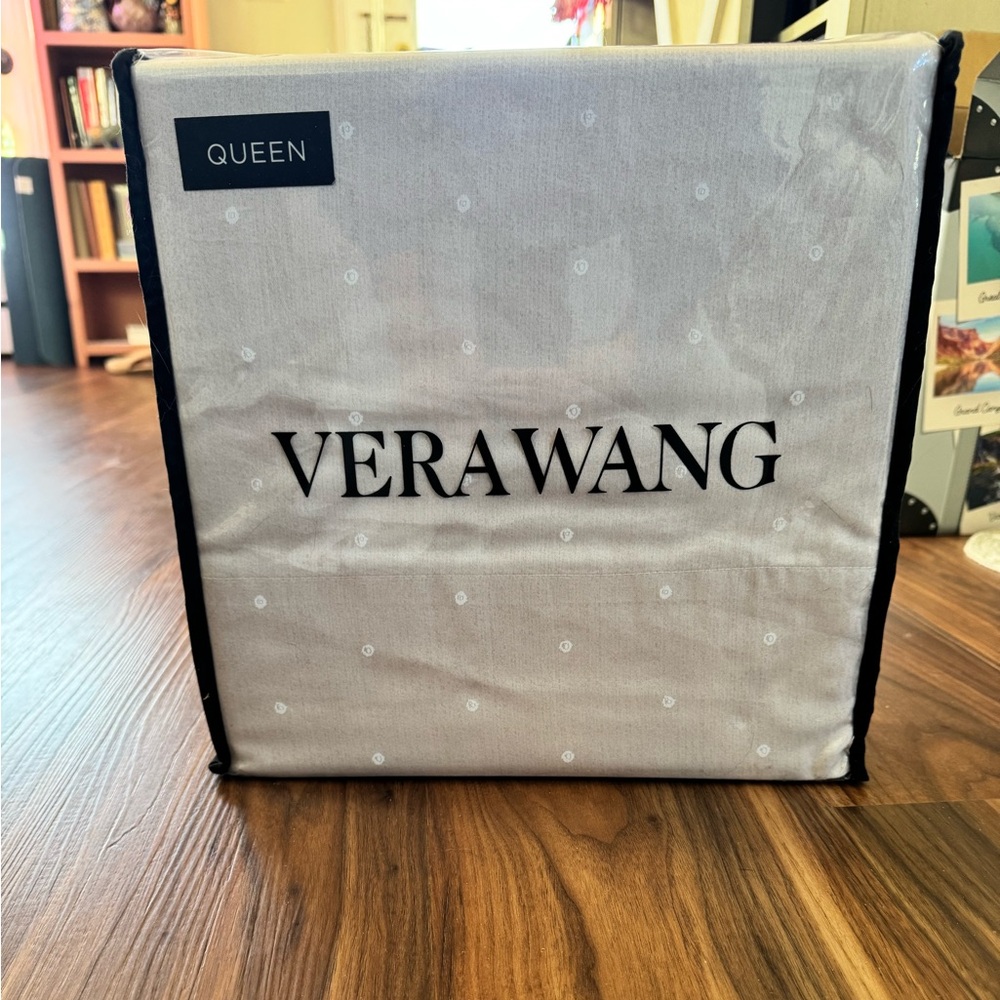 Vera Wang Luxurious Satin Weave Queen Sheet Set in Cream